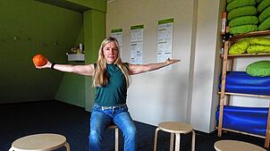 Alexandra Stötzner will älteren Menschen dabei helfen, fit zu bleiben. Ihr Kurs ist auch für Senioren im Rollstuhl oder mit Rollator ...