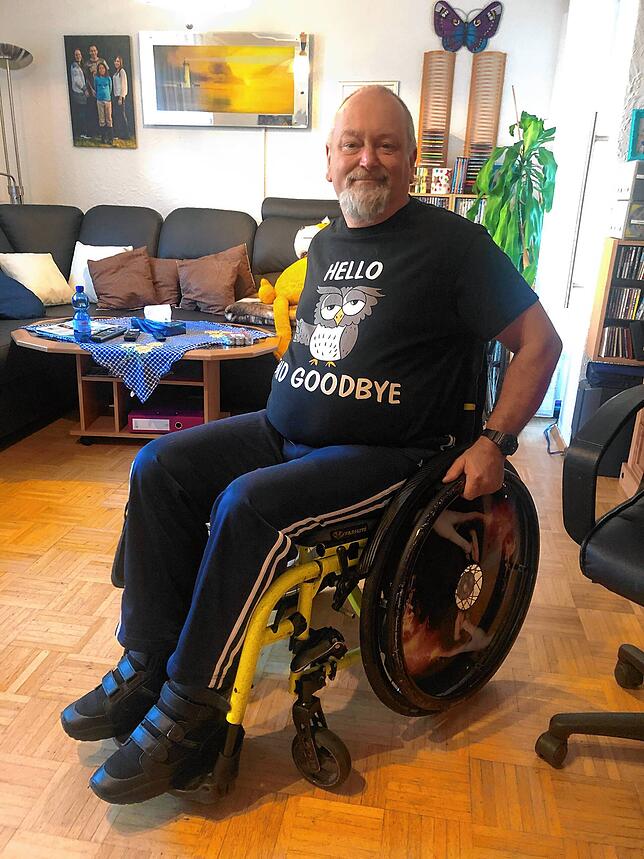 Erst war es ein Stock, dann ein Rollator, seit 2008 sitzt Eckhard Stemmler im Rollstuhl.