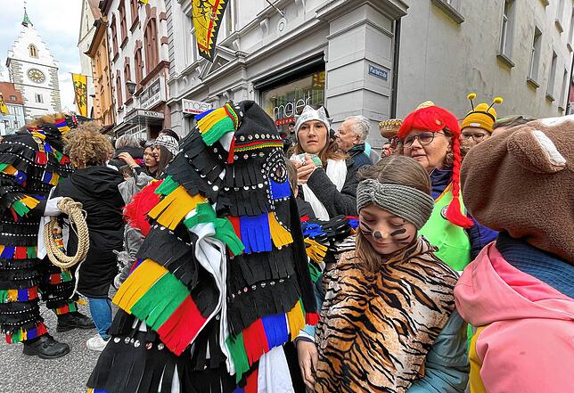 Bild 5: Tolle Stimmung beim Sonntagsumzug der Überlinger Narrenzunft &ndash; Teil 1