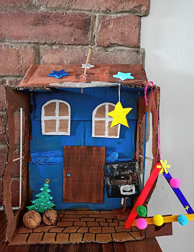 Bei Emilio, Eliah, Luana und Malea Steuer aus Kommingen darf Wichtel „Manni“ in einem selbst gebauten Wichtelhaus wohnen.
