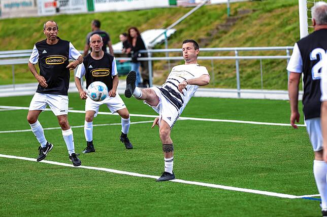 Bild 13: Legenden-Spiel beim SV Rheintal endet 5:5 – wir haben Fotos!