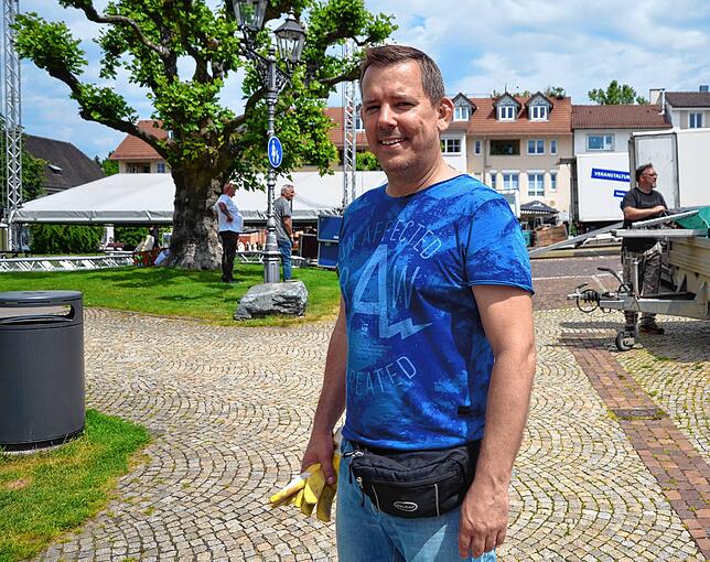 Jens Neumann, Co-Geschäftsführer Kultur Team Markdorf, während der Aufbauarbeiten für das Markdorf Open Air 2022 (Archivbild).