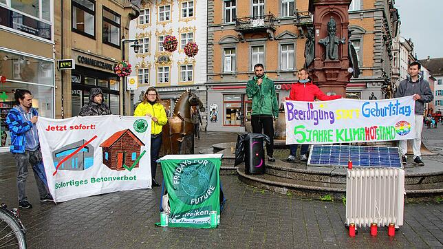 Die Aktivisten der Klimabewegung Fridays for Future blickten Anfang Mai ernüchternd auf die Ausrufung des Klimanotstands durch Konstanz ...