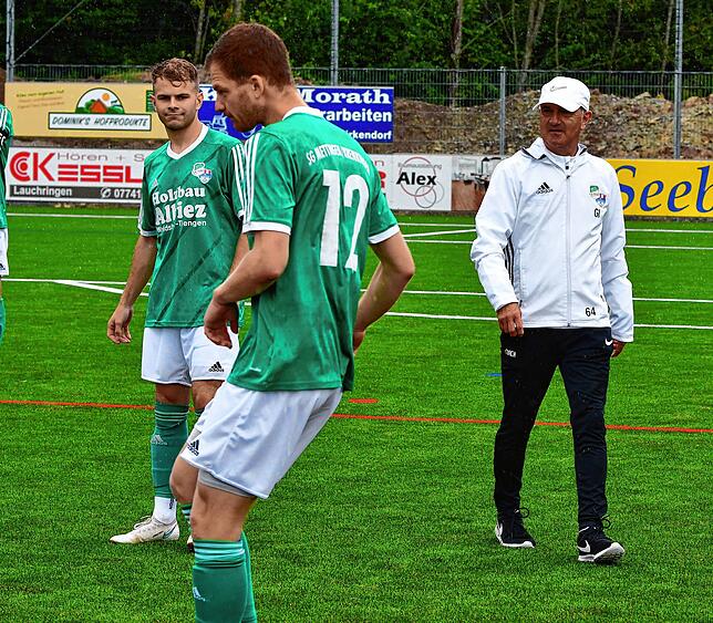 Verletzungssorgen: Trainer Georg Isele (rechts) muss gegen den FC Zell auf Simon Gantert (Nr. 12) und wahrscheinlich auch auf Daniel ...