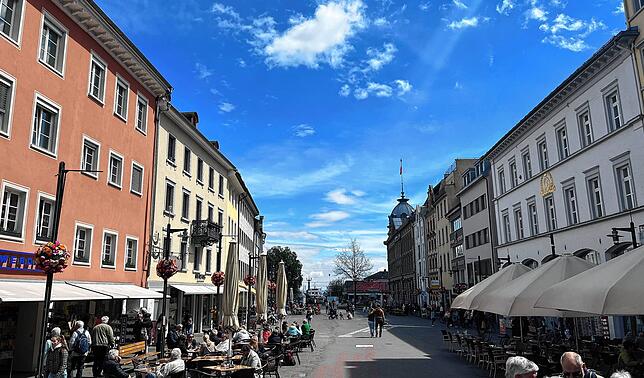 Bepflanzung sucht man hier vergeblich: Nicht zuletzt deshalb wird die Marktstätte nicht selten als Betonwüste bezeichnet.