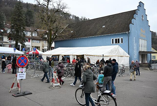 Bild 6: Über Fahrräder auf dem Fahrradmarkt in Tiengen: Ein Paradies für Radliebhaber