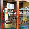 Die Turnhalle der Pestalozzischule gehört mit Baujahr 1960 zu den ältesten Sporthallen in Friedrichshafen. Der Zahn der Zeit hat auch an ...