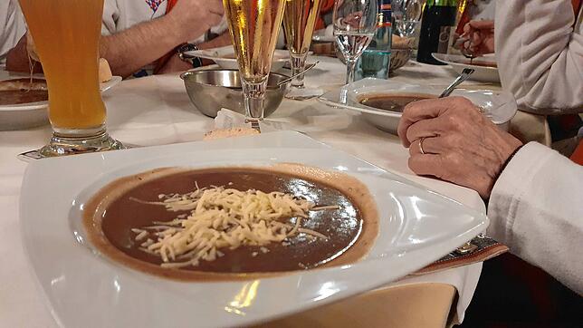 Halb sieben wurde den Waldshuter Narren Mehlsuppe serviert.