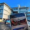 Die Internetseite der Stadt Stockach, hier auf dem Smartphone zu sehen, wurde im Zuge der Digitalisierungskampagne des Rathauses (im ...