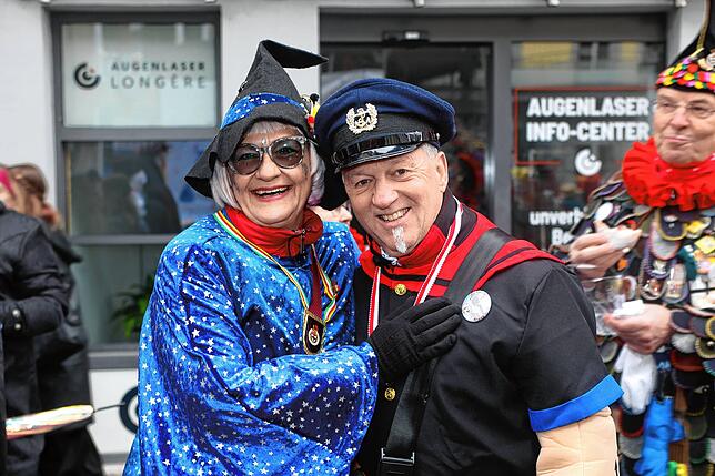 Bild 2: Fasnacht 2025 in Konstanz: Diese Bilder zeigen das bunte Narrentreiben auf der Marktstätte!