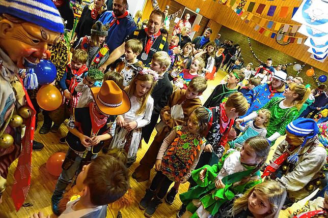 Bild 1: Die schönsten Bilder der Kinderfasnet mit den Schlosshexen Bonndorf