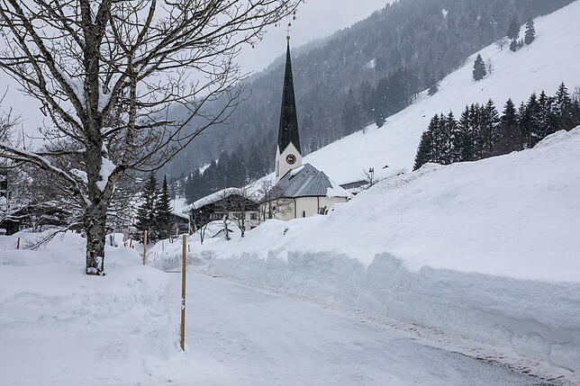 Zwei Wochen nach der Lawine: So idyllisch kann es in Balderschwang aussehen. Bilder: Ralf Lienert