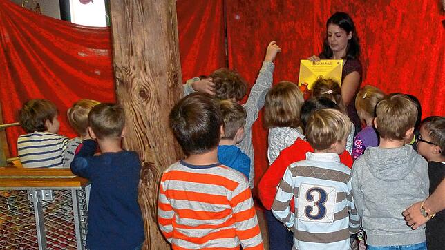 Kinder- und Jugendbuchbibliothekarin Sabrina Böhringer begeistert normalerweise in der Stadtbibliothek Kinder fürs Lesen, wie dieses ...