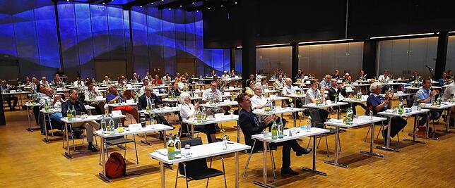 Etwa 90 Besucher waren live dabei, weitere 60 Teilnehmer waren online zugeschaltet bei Meet & Greet im Bodenseeforum Konstanz zum Thema ...