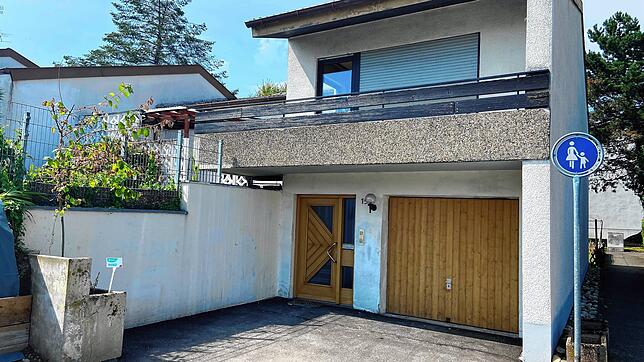 Eine Explosion in der Zwischen-Wegen-Straße in Hilzingen sorgt Anfang des Jahres für einen Großeinsatz für Feuerwehr, Polizei und ...