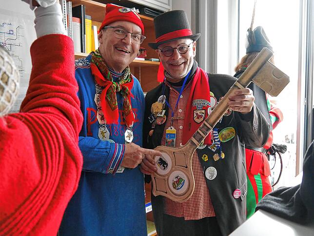 Ein kongeniales Duo am Schmutzigen Dunschtig: Stephan Glunk und OB Bernd Häusler beim Rathaussturm im vergangenen Jahr.