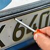 Weil sie die Kennzeichen an zwei Autos getauscht hatte, wurde eine Frau vom Amtsgericht Bad Säckingen wegen Urkundenfälschung ...
