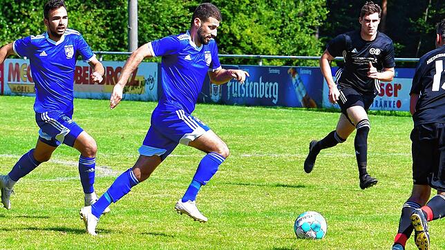 Mit neuem Schwung: Ersin Demircan (Bildmitte) vom SV BW Murg betont nach dem gescheiterten Wechsel zum Landesligisten SV 08 Laufenburg: ...