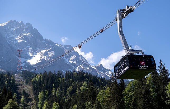 Lust auf Wandern? Die Zugspitze ist Deutschlands höchster Berg und gut per Bahn erreichbar.