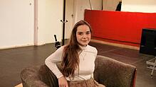 Carla Striewe ist seit der Saison 2024/25 Mitglied im Färbe-Ensemble. Aktuell spielt sie die Karoline im Sommertheater im Volksstück ...
