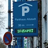 Wenn die KMG die Parkhäuser Altstadt (Foto) und Augustinerplatz übernimmt, will sie die Einnahmen zur Deckung der defizitären ...