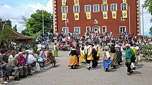 Bild : Mittelalter hautnah: Tausende beim 7. Stettener Spectaculum mit Rittern, Gauklern und Magiern
