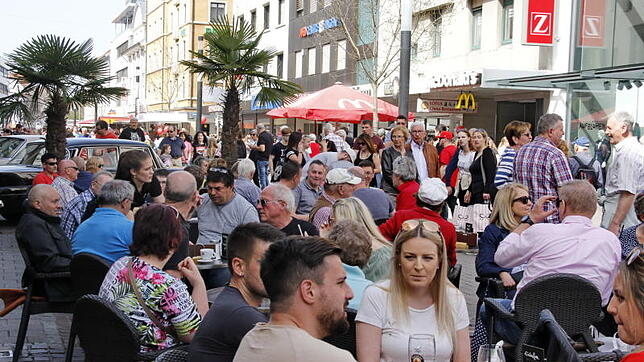 Nichts wie raus: Die Gastronomie in der Singener Innenstadt wird den gestrigen Sonntag mit Sicherheit als außergewöhnlich umsatzstark ...