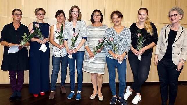 Das Team des Frauen- und Kinderschutzhauses und der Beratungsstelle Courage wurde beim Festakt vorgestellt (von links): Marlies Sonntag ...