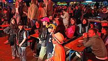 Prima Stimmung herrscht, als am Samstagabend die Band Brotene Herdäpfel beim Bierfest in Unterkirnach zu Gast ist. Bild: Cornelia Putschbach