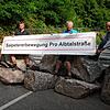 Von links Ulrich Winkler, Stephan Marder, Roland Lauber und Herbert Nägele von der Salpetererbewegung Pro Albtalstraße fordern ...