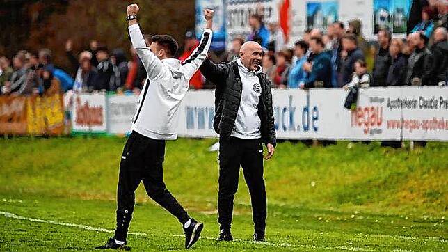Steffen Kautzmann (links) und Wolfgang Stolpa standen bereits vor Jahren gemeinsam an der Seitenlinie des Verbandsligisten FC 03 ...