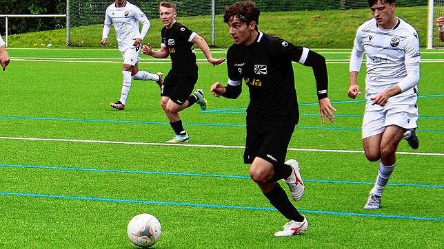 Larsen Naletilic (am Ball) traf bei dem 4:1-Sieg der Villinger doppelt. (Archivbild)