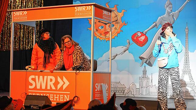Bei weitem nicht so langatmig wie die stundenlangen Übertragungen der Fasnachtsumzüge im SWR-Fernsehen: Monika Schönegg, Nicole Paul und ...