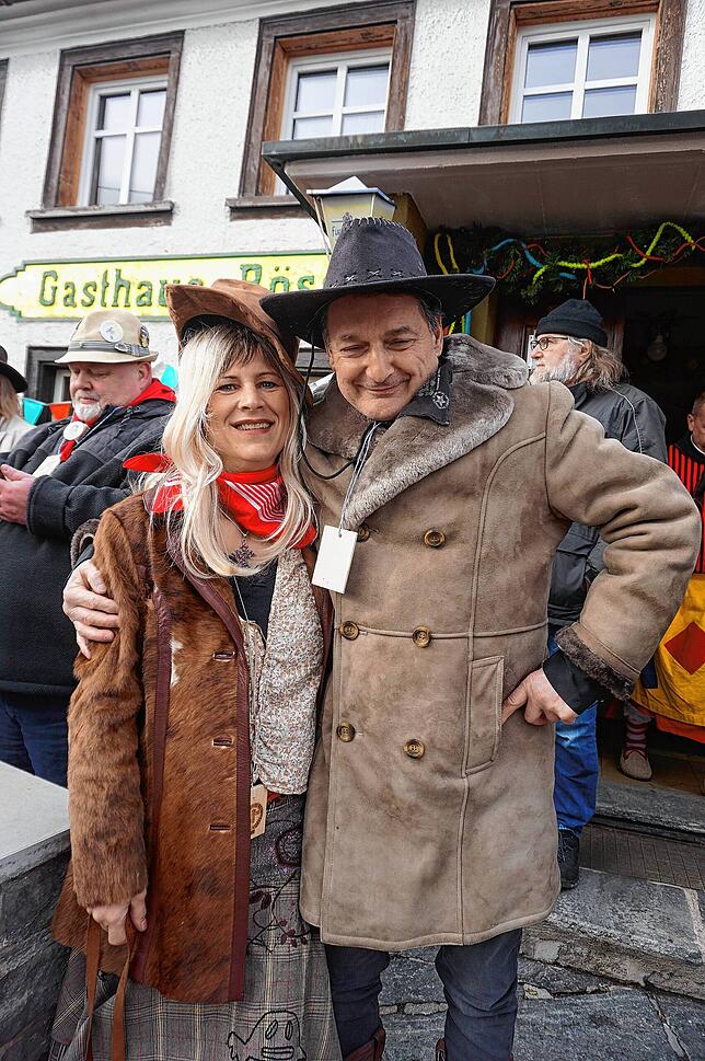Bild 6: Narren aus Nah und Fern kommen nach Dittishausen