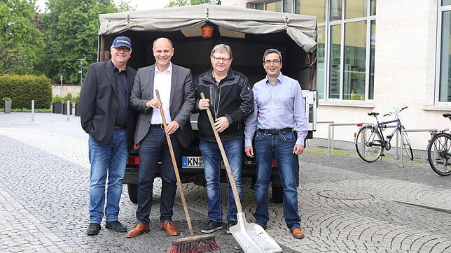 Sie packen mit an und wollen auch das Ehrenamt stärken (von links): Singens Pressesprecher Achim Eickhoff, Oberbürgermeister Bernd ...