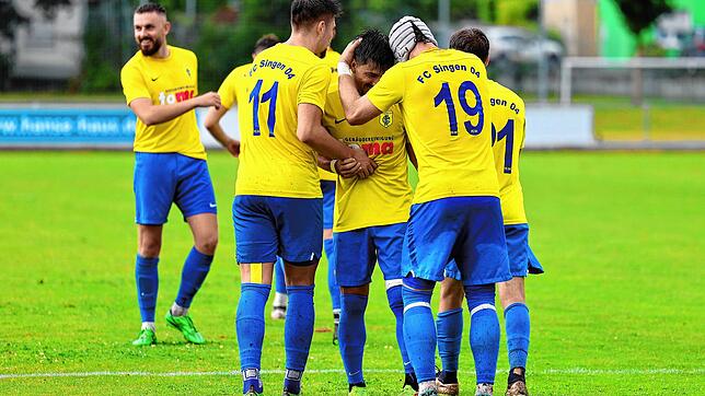 Der FC Singen 04 bejubelt den Treffer zum 1:0 gegen den VfR Hausen. Zum Sieg reichte er dennoch nicht.