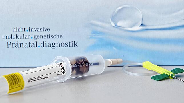 Ein "Praena-Test": Die Tests sollen durch eine vorgeburtliche Blutentnahme Aufschluss über eine mögliche Erkrankung des Kindes an ...
