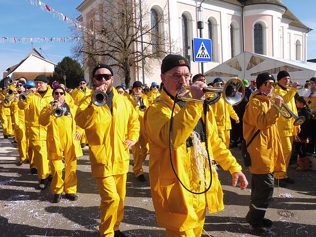Bild 17: Fasnet-Sunntig-Umzug 2025 in Hilzingen: Farbenfrohes Treiben