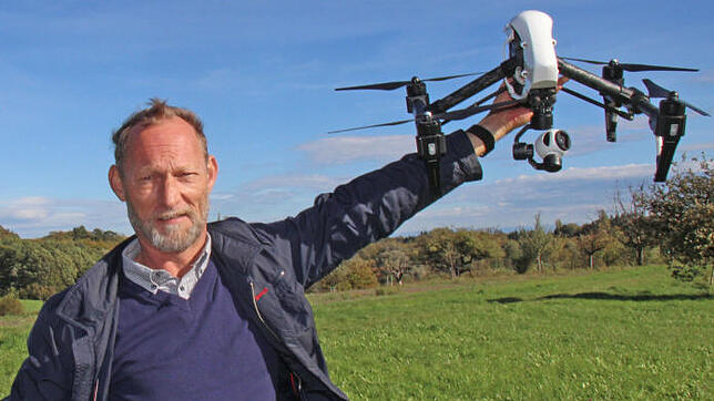 Immobilienfachmann Andreas Hammer hat einen Zweitberuf und eine Leidenschaft: Er ist Copter-Pilot und gibt die notwendigen Kompetenzen ...