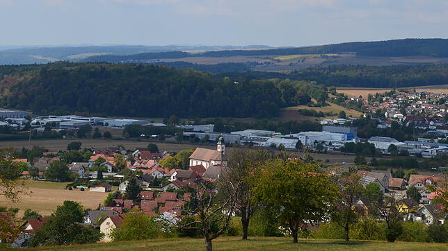 Entlang der Wutach, parallel zur Bundesstraße&nbsp;314, zieht sich das Horheimer Gewerbegebiet als weißes Band mit Industrie- und ...