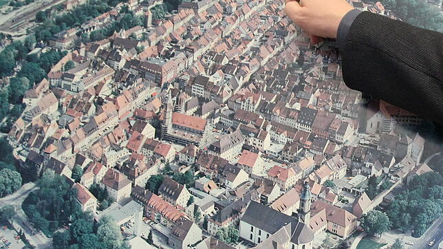 Im Bauverwaltungsamt wird bisher auch die Entwicklung der Stadtbezirke gesteuert, wie auf unserem Bild die Villinger Innenstadt. Bild: ...