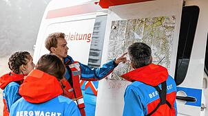 Die Bergwacht Schwarzwald bei einem Einsatz. 2022 konnte die Bergwacht so viele Einsätze wie noch nie zuvor in ihrem Bestehen verbuchen. ...