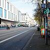 (Archivbild) Die Fahrradfahrerin ist am Dienstag, 22. April, auf der Bodanstraße in Richtung Lago unterwegs. Die Fahrt endet für die ...