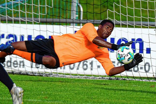 Fänger: Dany Quintero hielt dem FSV Rheinfelden beim 2:1-Sieg in Zell den Rücken frei.