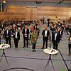 Bei der Informationsveranstaltung in der Curana-Halle über den geplanten Solarpark (vorne, von links): Raphael Huber und Markus Renz ...