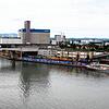 Der Blick auf den Rheinhafen Basel-Kleinhüningen vom obersten Parkdeck des Rhein Centers in Weil am Rhein.