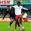 Der SC Pfullendorf (rechts Amadou Marena) empfängt den FC Denzlingen, der Türk. SV Singen (links Veysel Kayantas) ist gegen die SF ...
