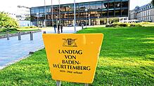 Der Landtag von Baden-Württemberg. Bei einer geheimen Abstimmung ist ein Stimmzettel mit einem Hakenkreuz beschmiert worden.
