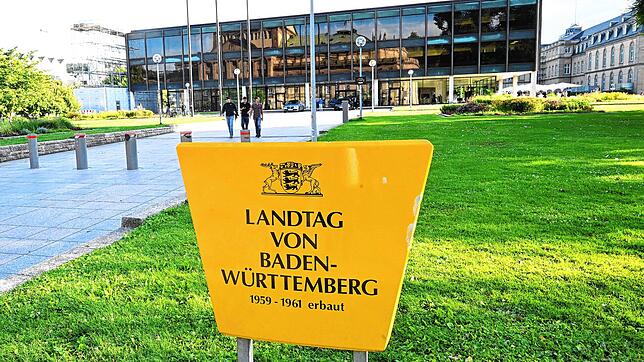 Der Landtag von Baden-Württemberg. Bei einer geheimen Abstimmung ist ein Stimmzettel mit einem Hakenkreuz beschmiert worden.