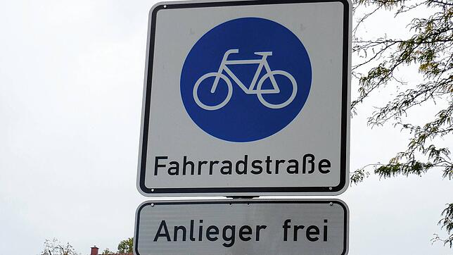 In der Radstraße in Petershausen sollen bald Poller stehen.